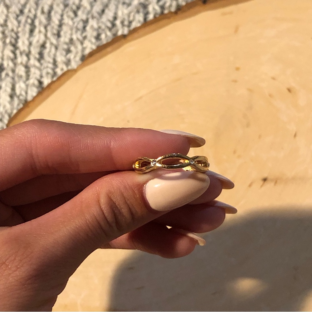 Gold loop ring